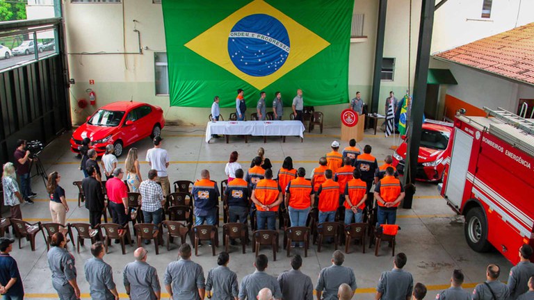 Bombeiros realizam solenidade de valorização ao Policial Militar