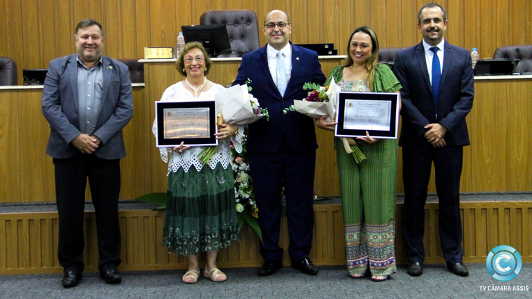 Câmara de Assis homenageia duas personalidades com Título de Cidadã Assisense