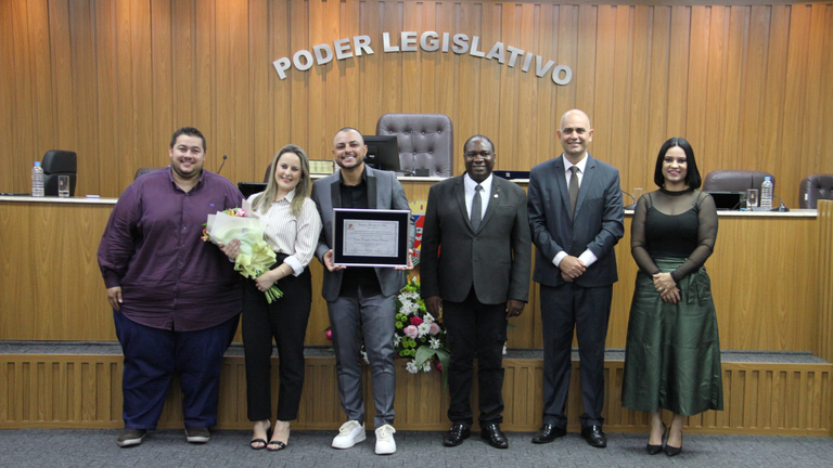 Câmara Municipal homenageia Pastor Douglas Nunes Proença em sessão solene