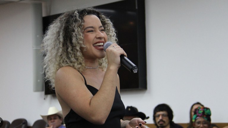 Cantora Luana Granai recebe Título de Cidadã Assisense nesta quinta-feira