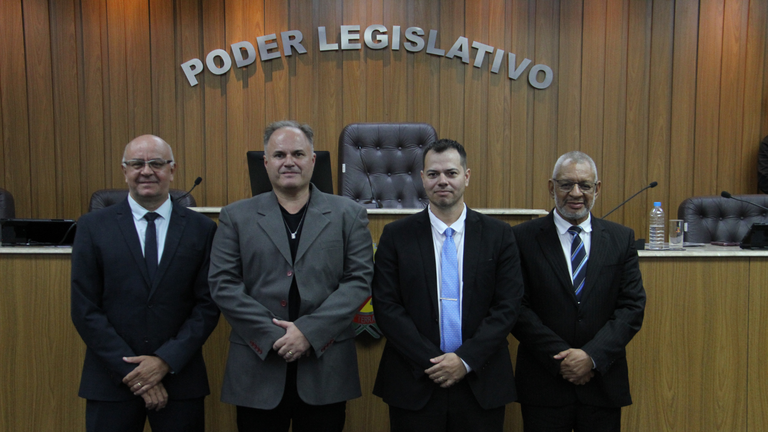 (Foto da esquerda para direita), O 1º secretário, Fernando Kiko; o presidente da Câmara, Paulo Mattioli; o vice-presidente, Fabinho Alerta Verbal; e o 2º secretário, vereador Timba