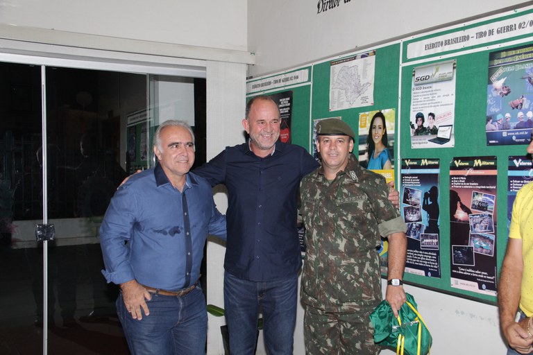 Presidente da Câmara participa de solenidade no Tiro de Guerra