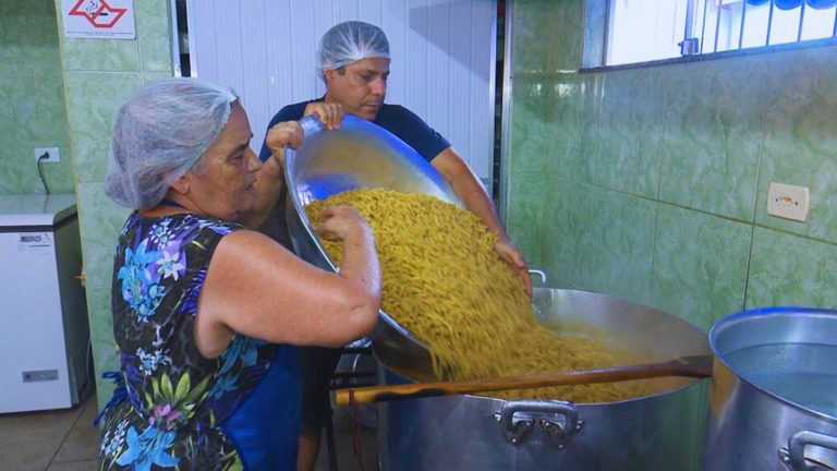 Projeto de solidariedade distribui esperança e alimento para mais de 200 famílias