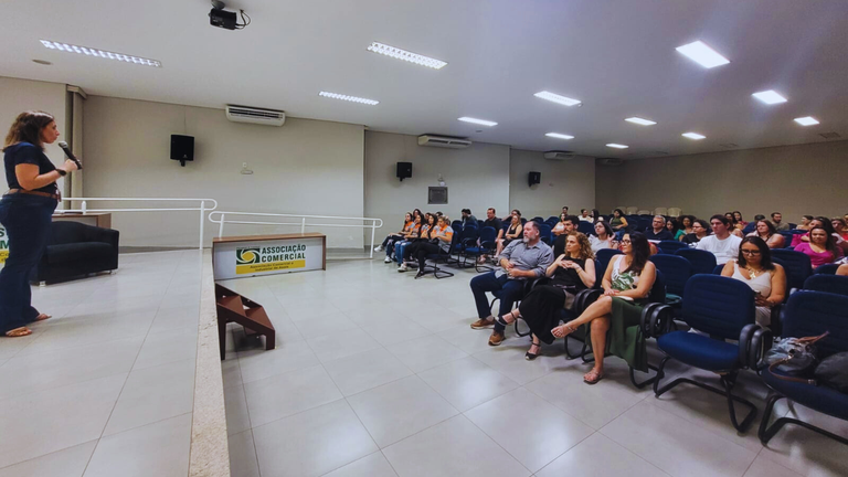 Sebrae e Acia: empreendedores participam de evento sobre datas comemorativas e estratégias de vendas